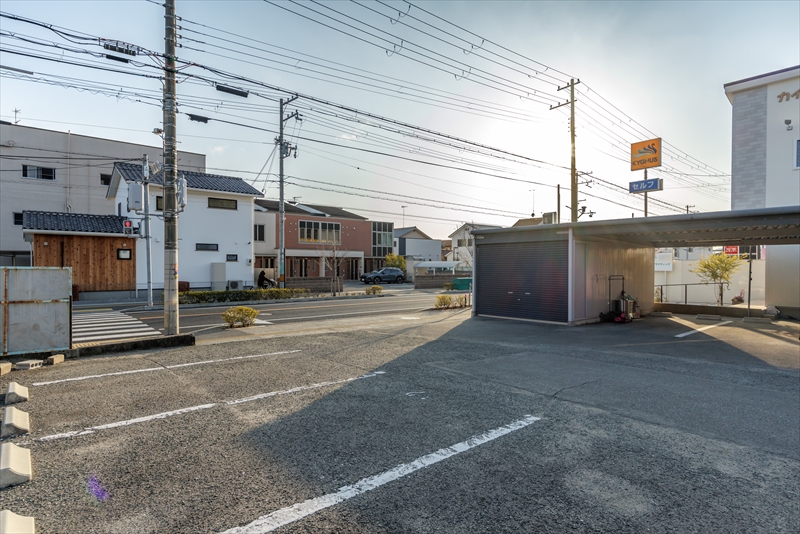 お車でお越しの方は無料駐車場完備