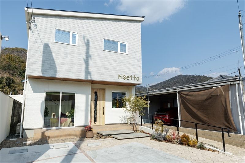 お車でお越しの方は無料駐車場完備